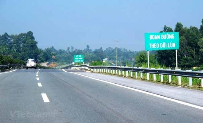 Thi công cọc cát để cải tạo nền đất yếu cho công trình giao thông